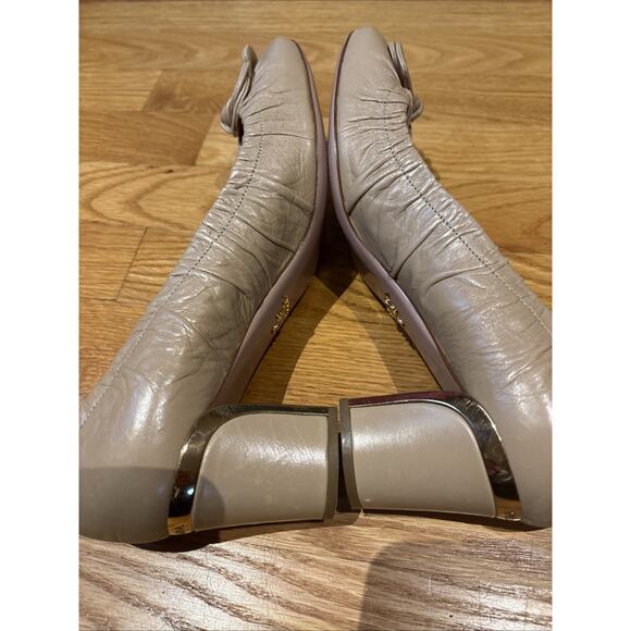 PRADA Nude tan Leather Gold Trim Chunky Heel Pump Flower Embellishment 38 1/2 8 - Picture 12 of 16